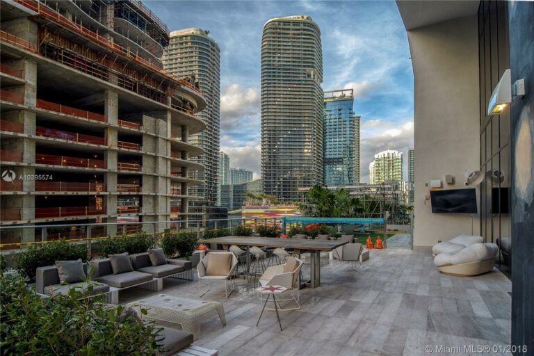 Brickell Living: A Look at 1010 Brickell Avenue Miami FL