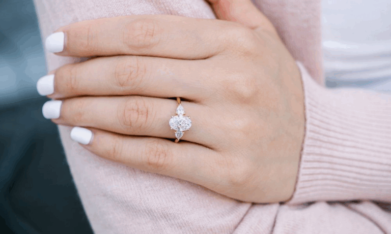 Oval Obsession: 1.5 Carat vs. 2 Carat – Which Diamond Size Wins?